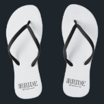 Team Bride Bridesmaid Brautparty Flip Flops Badesandalen<br><div class="desc">Personalisieren Sie den benutzerdefinierten Text oben. Weitere Koordinierungsaufgaben finden Sie in unserer Kollektion "For Team Bride".</div>