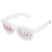 Team Bride Classy Pink Script Partybrille (Schrägansicht)