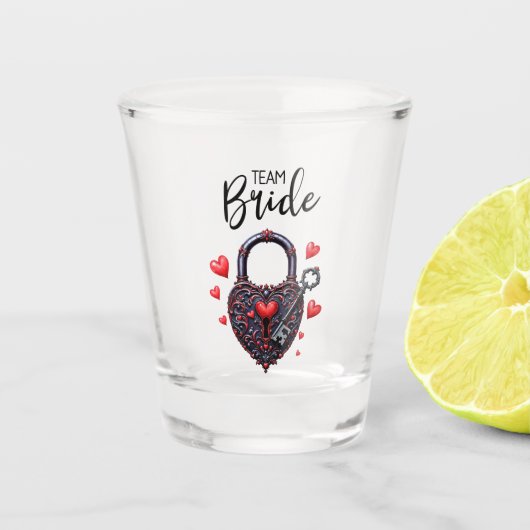 Team Bride Goth Heart Lock and Key Schnapsglas (Vorderseite)