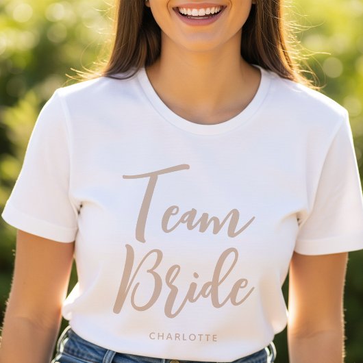 Team Bride Individuelle Name Wedding Beige White T-Shirt