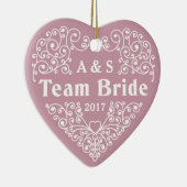 Team Bride kundenspezifische Monogramme und Datums Keramik Ornament (Rechts)