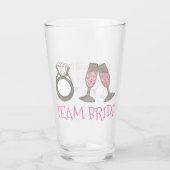 Team Bride Pink Champagne Diamond Ring Hochzeit Glas (Vorderseite)