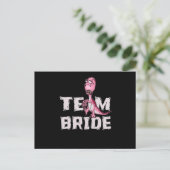 Team Bride Pink Dinosaur Brautparty Einladungspostkarte (Stehend Vorderseite)