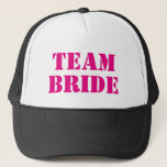 TEAM BRIDE Pink Junggeselinnen-Abschied LKW-Hüte Truckerkappe<br><div class="desc">TEAM BRIDE Neon Pink und Black Junggeselinnen-Abschied LKWs Hüte. Cooles Hochzeitszubehör und Party für Braut und Braut. Benutzerdefinierte Kappen mit Vintager Typografie-Vorlage für die Crew von Bridal. Machen Sie Ihre eigenen Hüte für Brautmädchen,  Trauzeugin,  Freunde,  Schwestern etc. Coole Unterstützung für Mädchen Nachtausflug oder Wochenendausflug.</div>