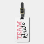 Team Bride Pink Script Gepäckanhänger (Vorderseite vertikal)