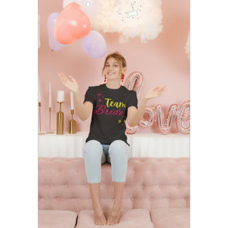Team Bride Pink und Yellow Bride Bachelorette T-Shirt