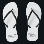Team Bride Trauzeugin Brautparty Flip Flops Badesandalen<br><div class="desc">Personalisieren Sie den benutzerdefinierten Text oben. Weitere Koordinierungsaufgaben finden Sie in unserer Kollektion "For Team Bride".</div>