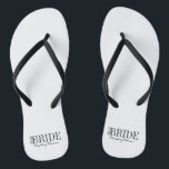 Team Bride Trauzeugin Brautparty Flip Flops Badesandalen<br><div class="desc">Personalisieren Sie den benutzerdefinierten Text oben. Weitere Koordinierungsaufgaben finden Sie in unserer Kollektion "For Team Bride".</div>