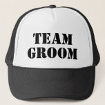 TEAM GROOM black bachelor party trucker hats Truckerkappe<br><div class="desc">TEAM Junggeselle- und Junggeselinnen-Abschiedsfernlastfahrerhüte der BRAUT schwarze.
Coole Hochzeitszusätze und Partyversorgungen für Bräutigam,  Trauzeuge,  Trauzeugen,  Braut und der Braut Entourage.
Kundenspezifische Kappen mit Vintager Typografieschablone für Party-Crew. Machen Sie Ihre eigenen Hüte für Bridesman,  Brautjungfern,  Trauzeugin,  Freunde,  Schwester,  coole Stütze des Bruders etc. für Jungennacht,  Mädchennacht heraus oder Mädchenwochenendenreise aus.</div>