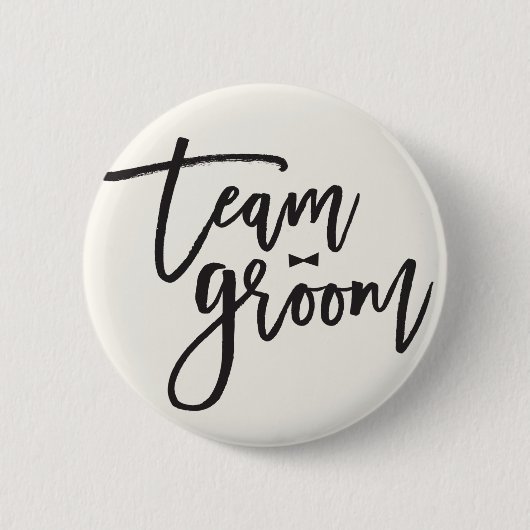 Team Groom Brush Script Bow Krawatte Chic Wedding  Button (Vorderseite)