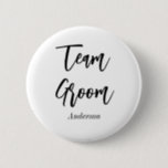 Team Groom Schwarz-weiß Wedding Button<br><div class="desc">Team Groom Schwarz-Weiß-Trauzeuge-Taste. Karo unten in unserer Shop-Kollektion für passende Artikel.</div>