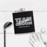 Team Groom Trauzeuge Hochzeitname Party Schwarz Gr Flachmann<br><div class="desc">Individuell gestalteter Kolben für Ihre Bachelor-Party mit "TEAM GROOM" in fett hellgrau. Passen Sie den Namen der Trauzeugen in einem knackigen weißen Skript auf einem männlichen schwarzen Hintergrund an. Nachstehend finden Sie den Titel oder den benutzerdefinierten Text. Alle Farben in diesem Design sind im Bereich des Zazzle-Designs anpassbar! Nachricht mit...</div>