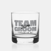 Team Groom zu sein Hochzeitname Schwarz Graue Ange Whiskyglas (Vorderseite)