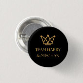 TEAM HARRY & MEGHAN MIT GOLD CROWN BUTTON (Vorne & Hinten)