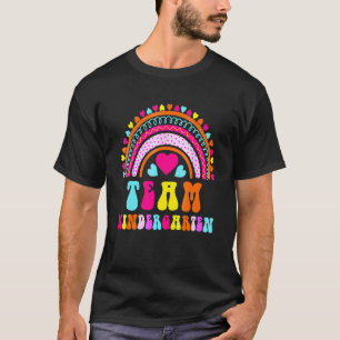 Team Kindergarten Lehrer Regenbogen Herzform Rücke T-Shirt