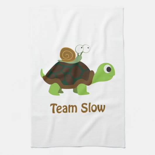 Team-langsame niedliche Cartoon-Schildkröte und Geschirrtuch (Vertikal)