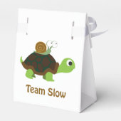Team Langsamer Niedlicher Cartoon Schildkröte und  Geschenkschachtel (Rückseite)