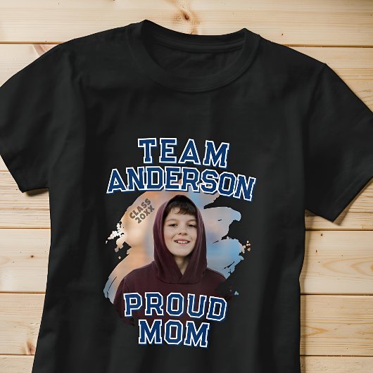 Team [Nachname] Stolze Mutter Abschlussfoto T-Shirt