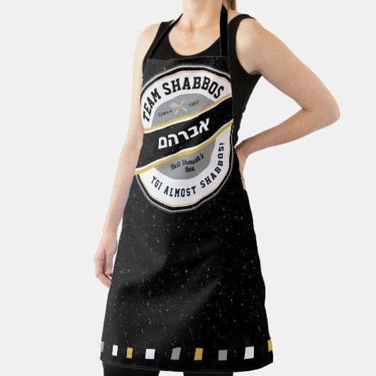 Team Shabbos Schürze SIS/HERS auf Schwarz mit Hebr (InSitu)