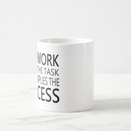 Teamwork spaltet die Aufgabe.. multipliziert den E Kaffeetasse (Mittel)