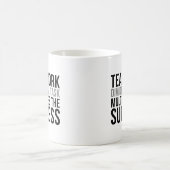 Teamwork teilt die kaffeetasse (Mittel)