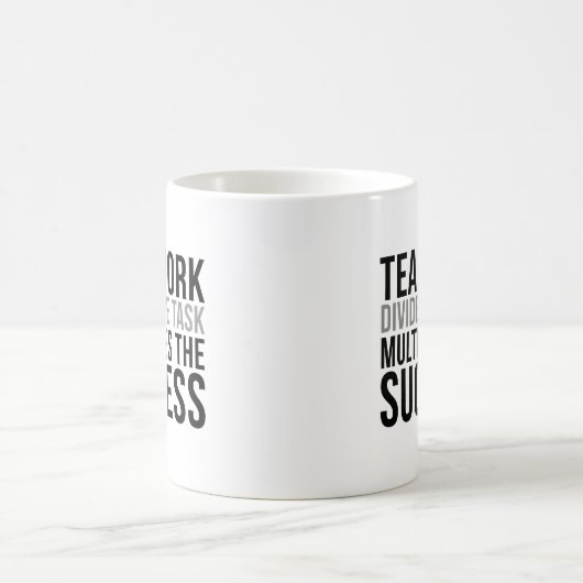 Teamwork teilt die kaffeetasse (Mittel)