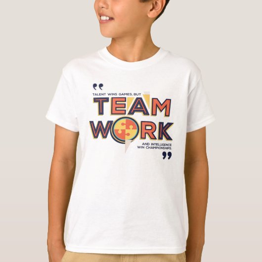 Teamwork und Intelligenz gewinnen Meisterschaften T-Shirt (Vorderseite)