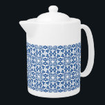 Teapot-Blue Tile<br><div class="desc">Dieser Teekessel ist in Weiß mit einem hübschen Imitat in blauen Kacheln gedruckt. Mittlere Größe angezeigt. Passen Sie dieses Objekt an oder kaufen Sie,  wie es ist. Stock Print freepik.com</div>