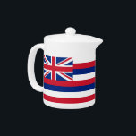 Teapot unter der Flagge des Staates Hawaii<br><div class="desc">Genießen Sie Ihren Tee mit einer Touch tropischen Flairs mit unserem Teekessel unter der Flagge von Hawaii! Dieses charmante Teekanne serviert nicht nur Ihre Lieblingsbrauen, sondern zeigt auch das lebendige Design der ikonischen Fahne Hawaiis. Aus hochwertigen Materialien gefertigt, verbindet es Beständigkeit mit einem stilvollen Aussehen und macht es zu einer...</div>