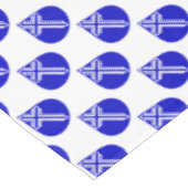 Teardrop Cross auf Blue Tischdecke (Schrägansicht)