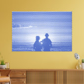 Tech White&Blue Halftone Effekt Couple on Beach Leinwanddruck (Insitu (Wohnzimmer))