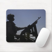Techniker bemannt ein Maschinengewehr M240 im Irak Mousepad (Mit Mouse)
