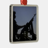 Techniker bemannt ein Maschinengewehr M240 im Irak Silbernes Ornament (Rechts)