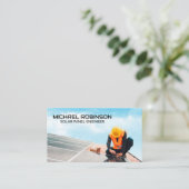 Techniker installiert Solaranlage auf Dach Visitenkarte (Stehend Vorderseite)