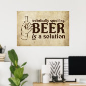 Technisch gesehen ist Bier eine Lösung Poster (Heimbüro)