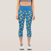 Ted Lasso | Believe Sign and Ball Toss Pattern Capri Leggings (Vorderseite)