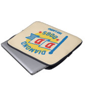 Ted Lasso | Diamond Hogs Pennant Graphic Laptopschutzhülle (Vorne Knopf)