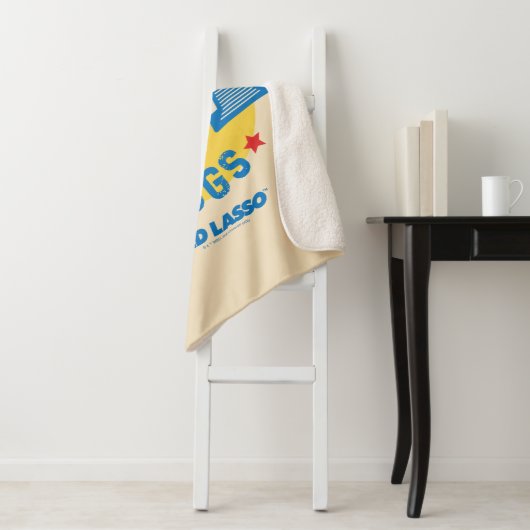 Ted Lasso | Diamond Hogs Pennant Graphic Sherpadecke (Beispiel)