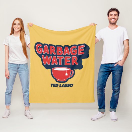 Ted Lasso | Garbage Water Tea Graphic Fleecedecke (Beispiel)