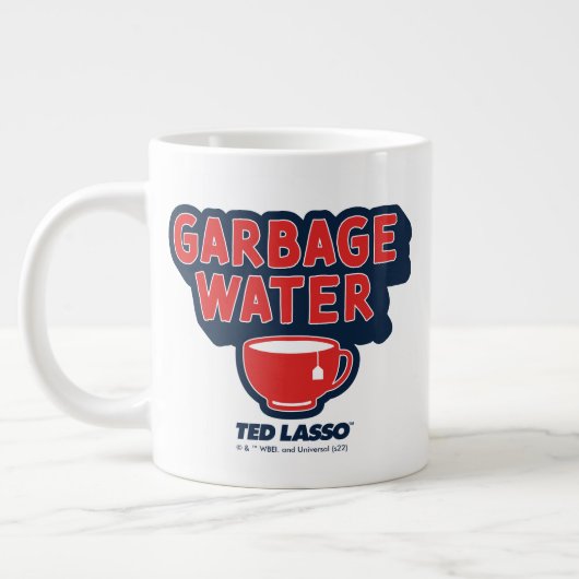 Ted Lasso | Garbage Water Tea Graphic Jumbo-Tasse (Links)