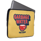 Ted Lasso | Garbage Water Tea Graphic Laptopschutzhülle (Vorne Rechts)