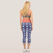 Ted Lasso | Gesichts- und Kugelmuster Capri Leggings (Rückseite)