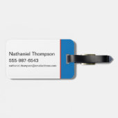 Ted Lasso | He's Here He's There Playbook Pattern Gepäckanhänger (Rückseite horizontal)