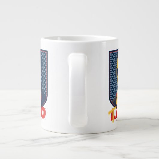 Ted Lasso | Led Tasso Abzeichen Jumbo-Tasse (Rückseite)