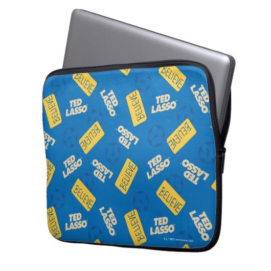 Ted Lasso | Sign and Ball Toss Muster glauben Laptopschutzhülle (Vorderseite Links)