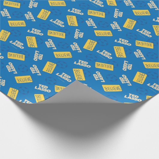 Ted Lasso Soccer Pattern Geschenkpapier (Ecke)