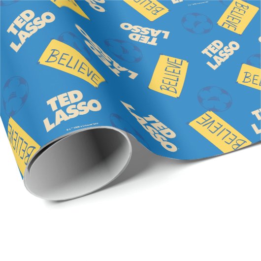 Ted Lasso Soccer Pattern Geschenkpapier (Rolleneckpunkt)
