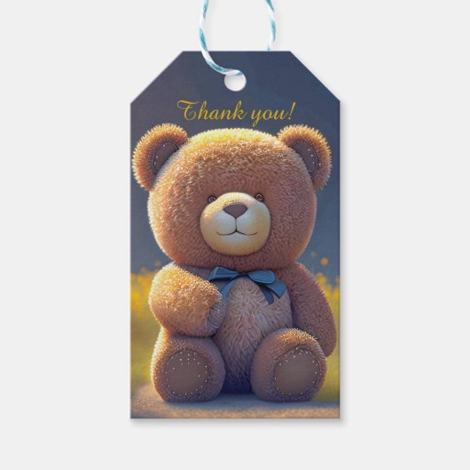 Teddy Bär auf der Wiese, niedlicher Brauch Geschenkanhänger (Vorderseite)