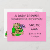 Teddy-Bär, der Save the Date lila Därme hält Ankündigungspostkarte (Vorne/Hinten)