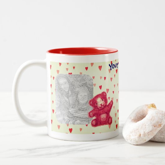 Teddy Bar Red Hearts Personalisiertes Foto Zweifarbige Tasse (Mit Donut)